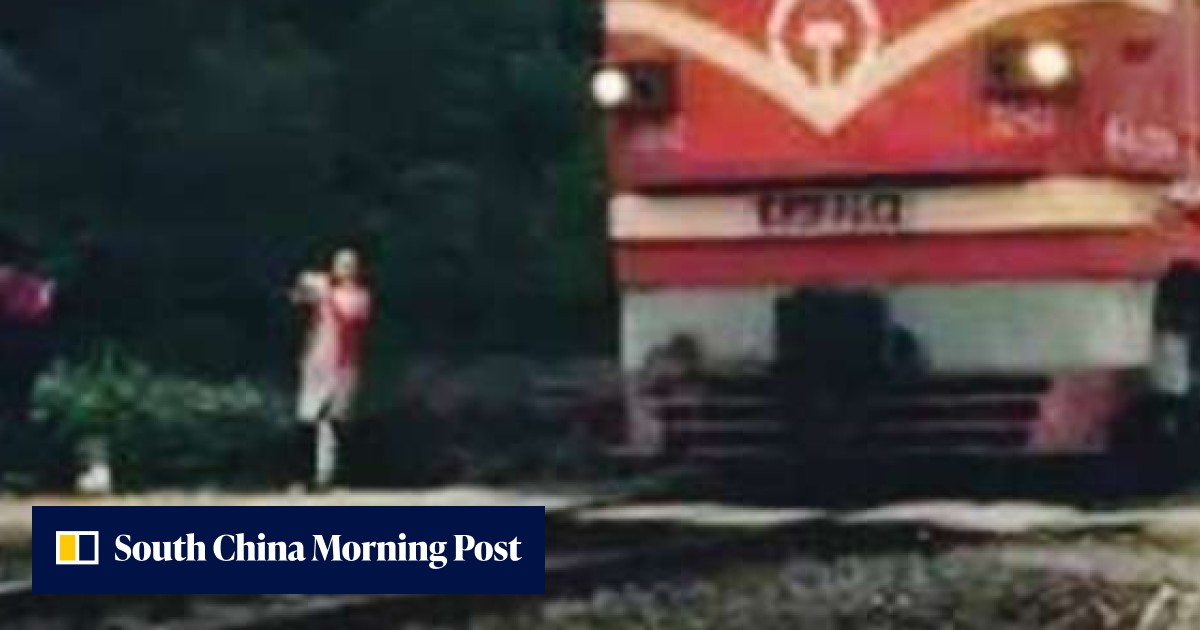 Dying for the perfect shot: teen girl killed by train while posing for ...