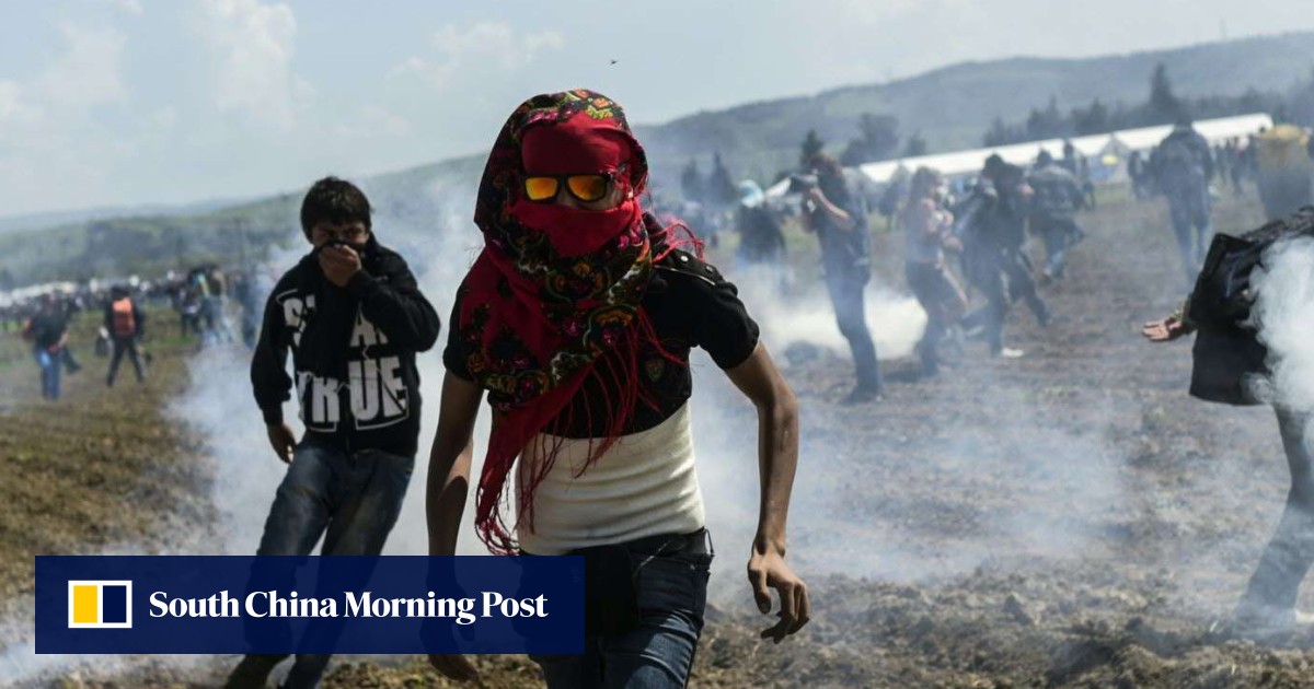 Macedonia fires tear gas and rubber bullets at migrants and refugees