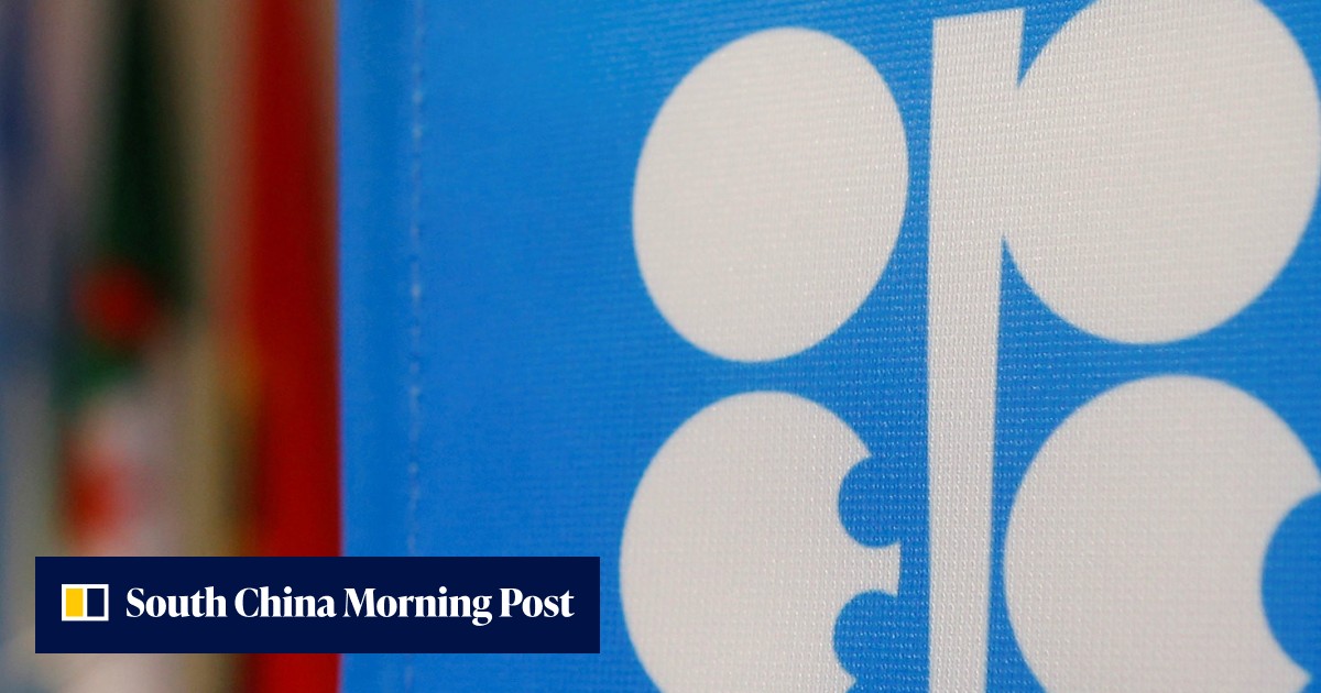 Saudi Arabia and Russia signal at extending oil cuts into 2018 to ...