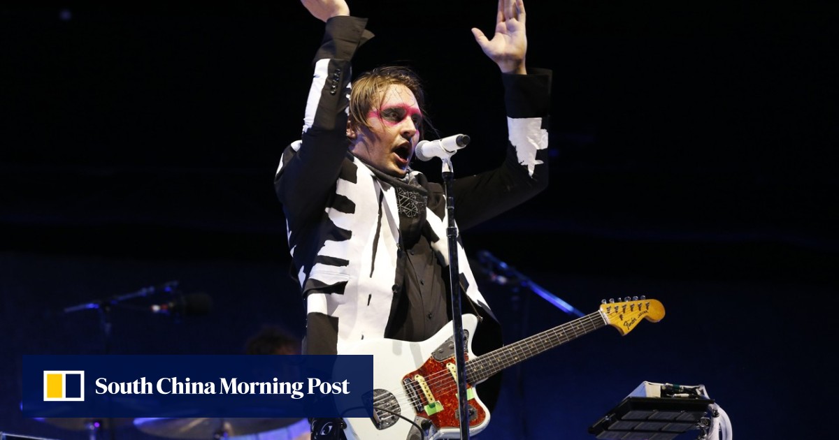Apple did not make Arcade Fire enforce a ‘HIP & TRENDY’ dress code at a concert to be livestreamed on Apple Music