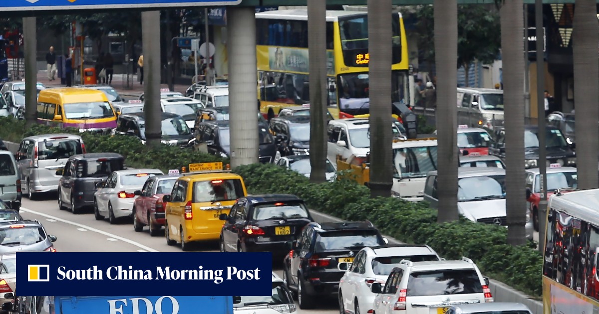Too many cars in Hong Kong make it difficult to cut levels of roadside ...
