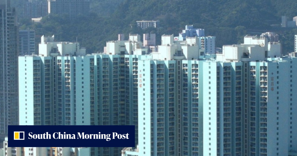 Hong Kong police investigate murder-suicide after man jumps from flat ...