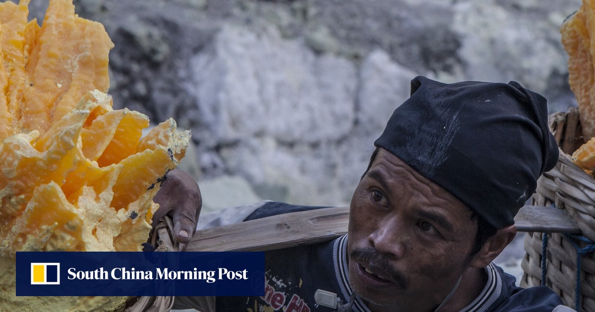 How indonesia’s intrepid sulphur miners became a tourist attraction