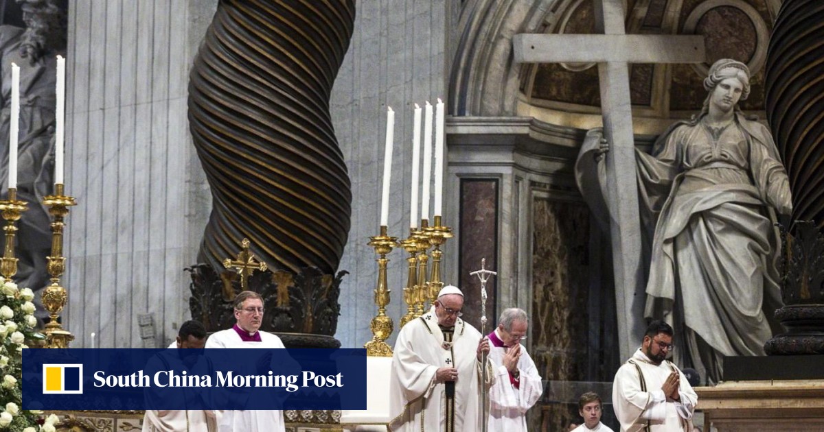 Pope denounces ‘din of rich few’ on World Day of the Poor