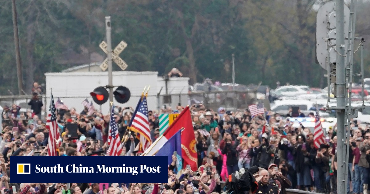 Thousands salute as funeral train 4141 carries George H.W. Bush on ...