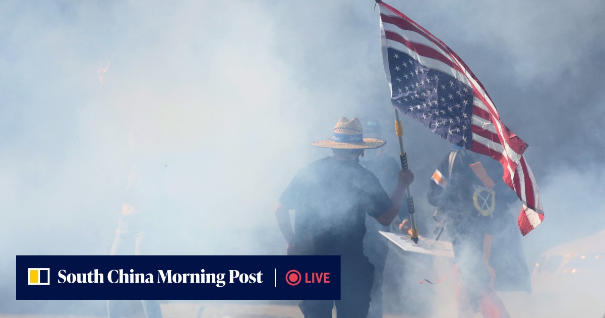 トランプの軍事パレードは終わり、ロサンゼルスのダウンタウンで抗議緊張