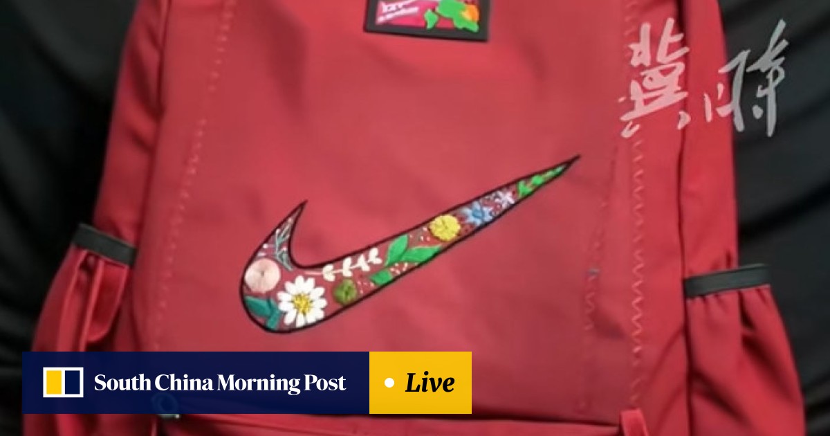nike backpack made in china Brasilia Medium (University Red) in exterior pockets provide quick storage for small essentials Chinese mother embroiders floral Nike