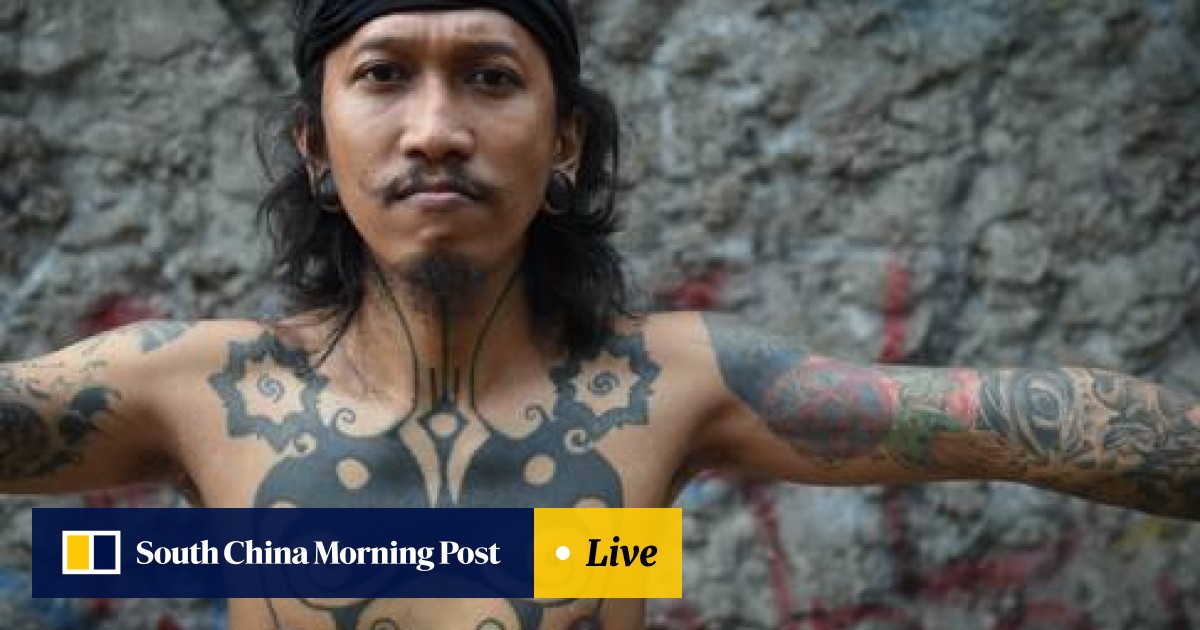 Tattoo artist Arie | Kuta, Indonesia | iNKPPL | Vitruvian man tattoo,  Geometric tattoo, Line tattoos