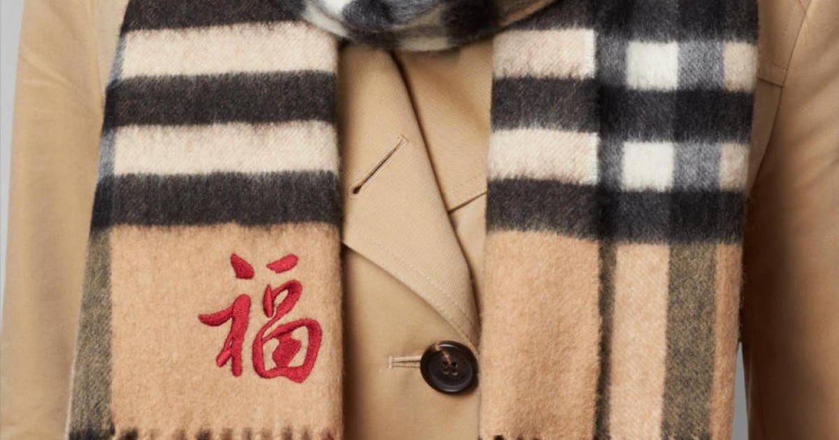 Burberry store scarf 2015