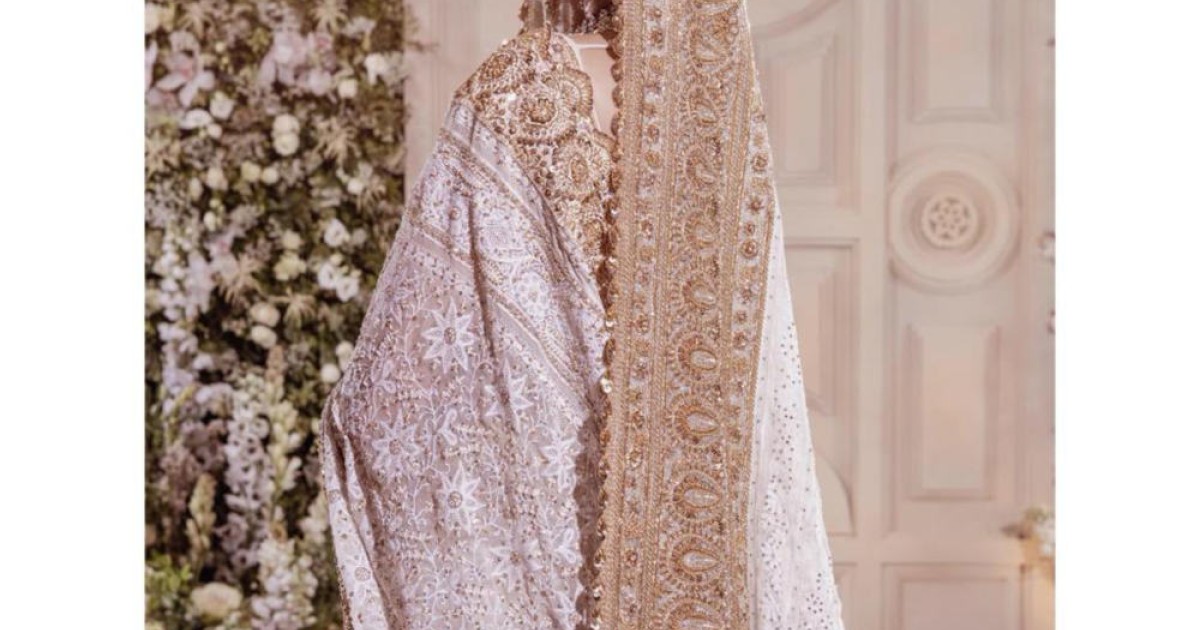 deepika wedding dress designer Lehenga Designer Deepika Wedding Dress Cost Deepika Padukone Sabyasachi Wedding  Outfit Price Sabyasachi