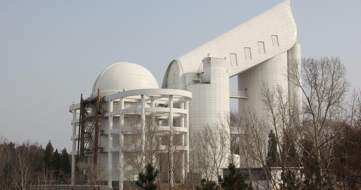 Could China s giant LAMOST telescope be moved to ideal Gobi