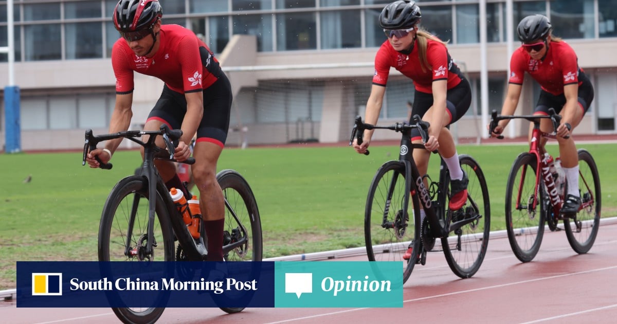 Các vận động viên ba môn phối hợp Hong Kong Jason Ng Tai-long, Bailee Brown và Hilda Choi Yan-yin tập luyện tại Viện Thể thao Hong Kong ngày 21 tháng 8 năm 2023 (Ảnh: Yik Yeung-man)