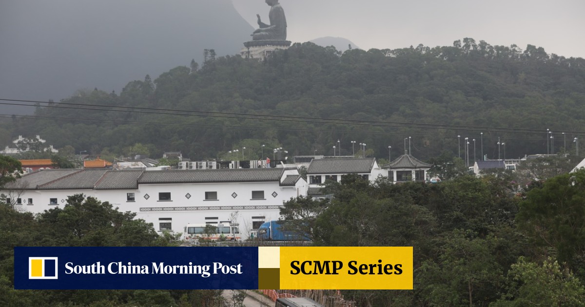 CGTN - The funeral of Louis Cha Leung-yung, China's most