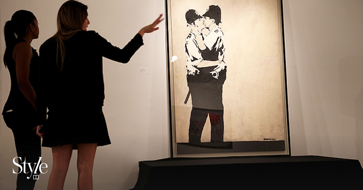 Banksy 'Kissing Coppers' mural auctioned for US$575,000 | South