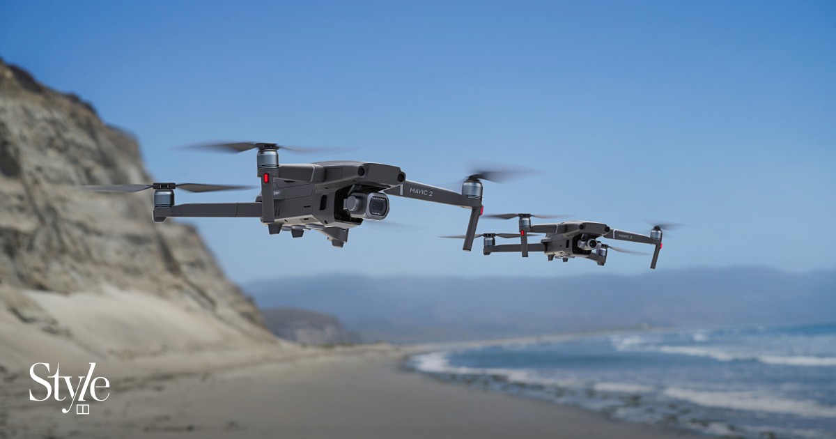 商品画像：Amazon.com: DJI Mavic 2 Zoom - Drone Quadcopter UAV with 3