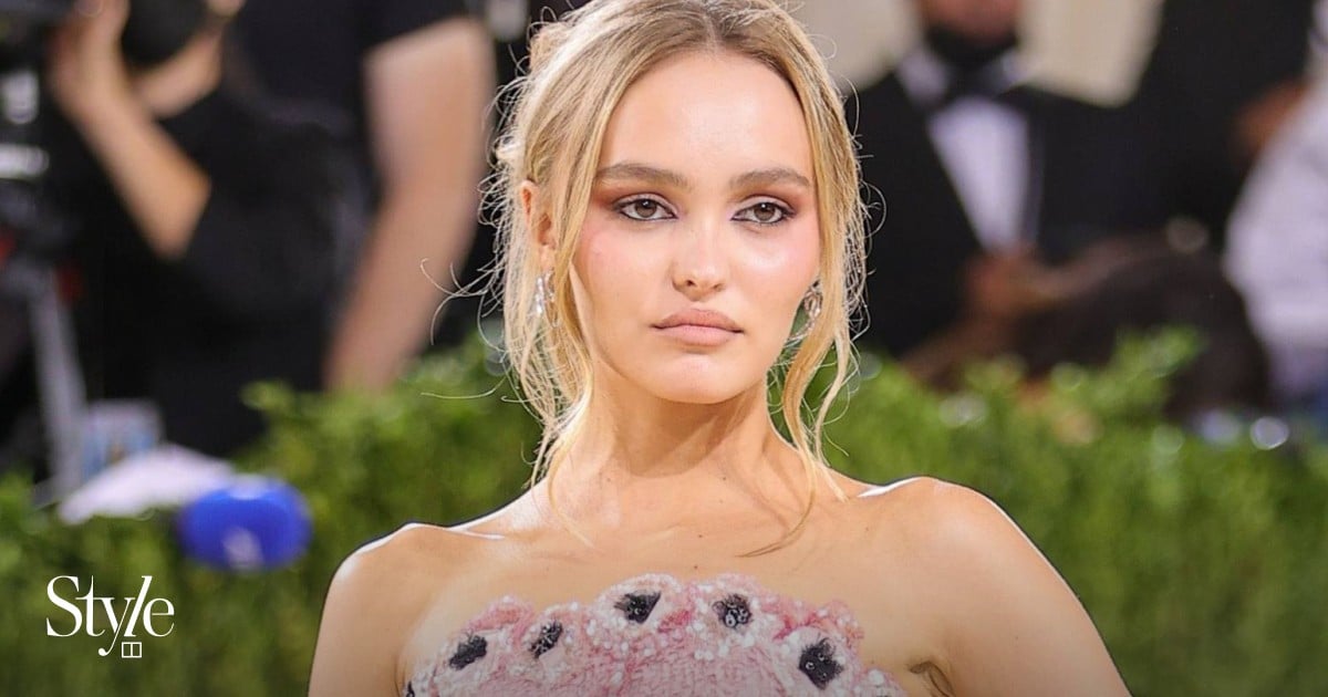 Meet Lily-Rose Depp, Johnny Depp's daughter who he 'stood up for' during his trial with Amber Heard: the 23-year-old Chanel model and actress dated TimothΓ©e Chalamet and her mum is Vanessa Paradis |