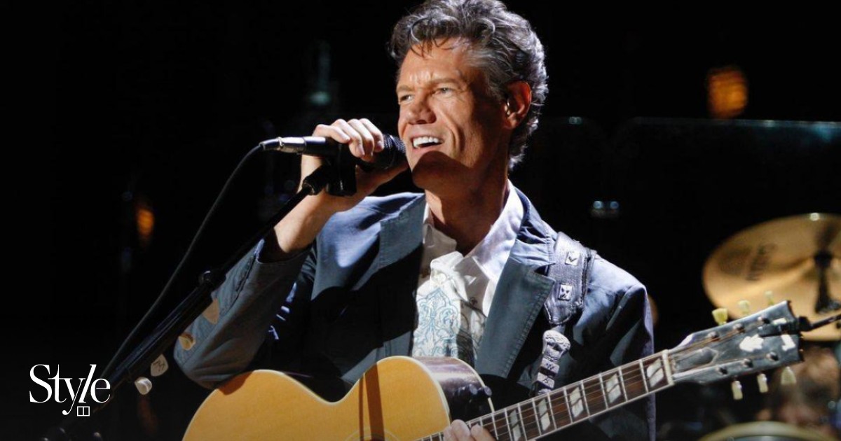Randy Travis performing