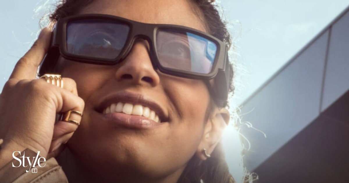 Smart glasses that let you see your smartphone screen that is out of ...