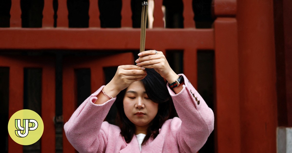 Jobless young Chinese seek solace in temples and memes of fictional failed scholar as economy struggles to recover - YP - Vimarsana News