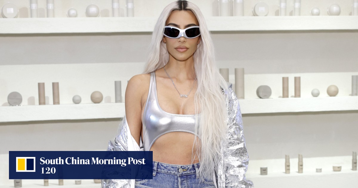 Dior Inside Out 2 women Sunglasses worn by Kylie Jenner on Instagram on May  24, 2020