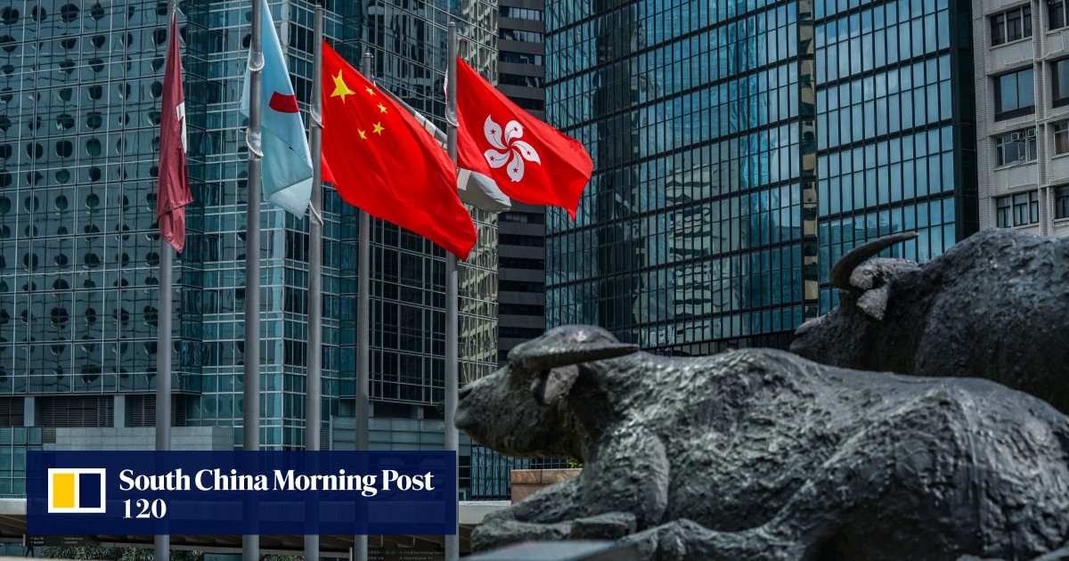 Hong Kong stocks climb to 3-week high as China pledges to boost imports to strengthen ties with trade partners