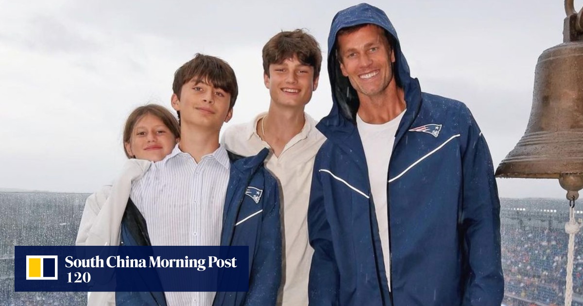 Who are Tom Brady’s 3 children? The former NFL star has look-alike son Jack with ex Bridget Moynahan and is married to ex-wife Gisele Bündchen, a Victoria’s Secret model Parents Benjamin and Vivian