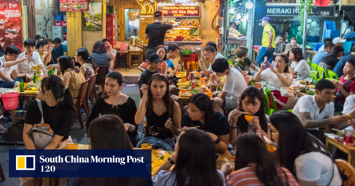 Thanh niên Việt Nam tham gia xu hướng ‘nói dối’ của Trung Quốc khi tiền lương trì trệ trong bối cảnh kinh tế đang bùng nổ
