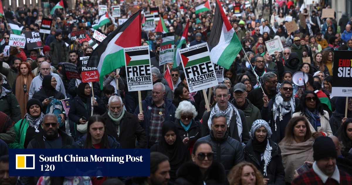 Israel-Gaza war: London police scuffle with far-right protesters trying to disrupt pro-Palestinian rally