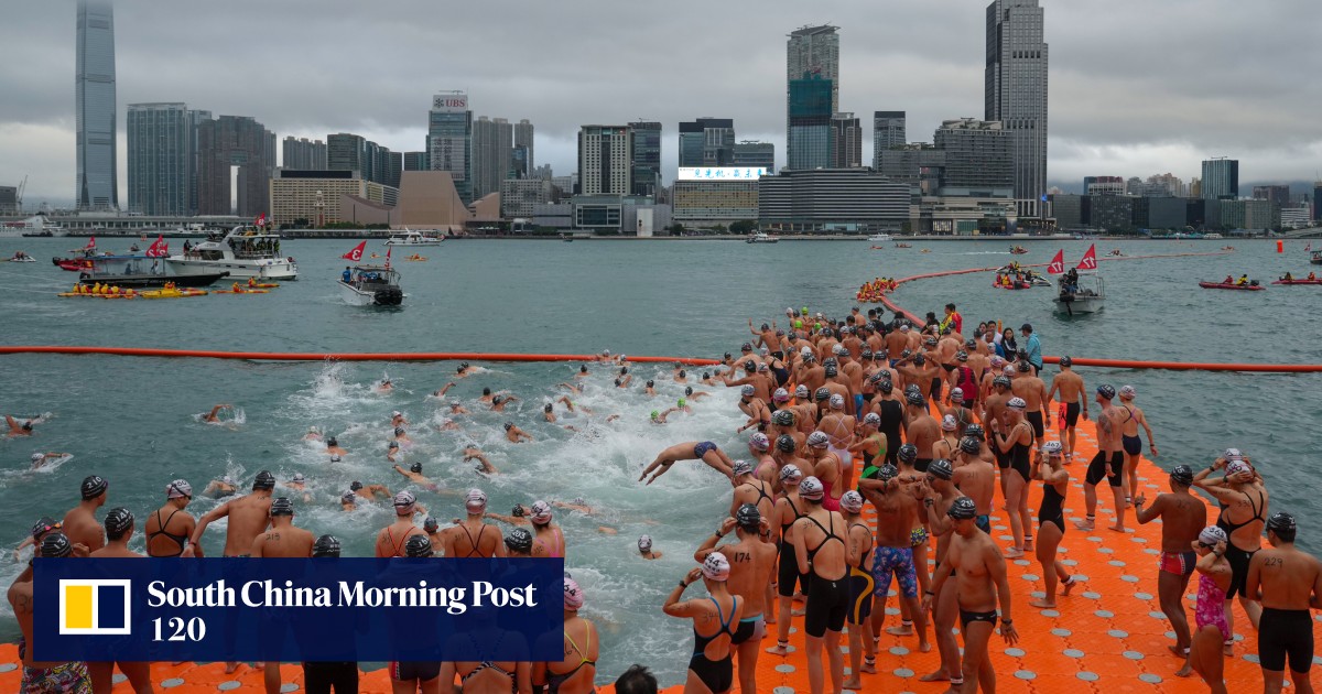 香港クロスハーバーレース：年間3,000泳ぎのイベント、日本が男女部門で優勝、香港市出身のニップ・ツィインが表彰台に