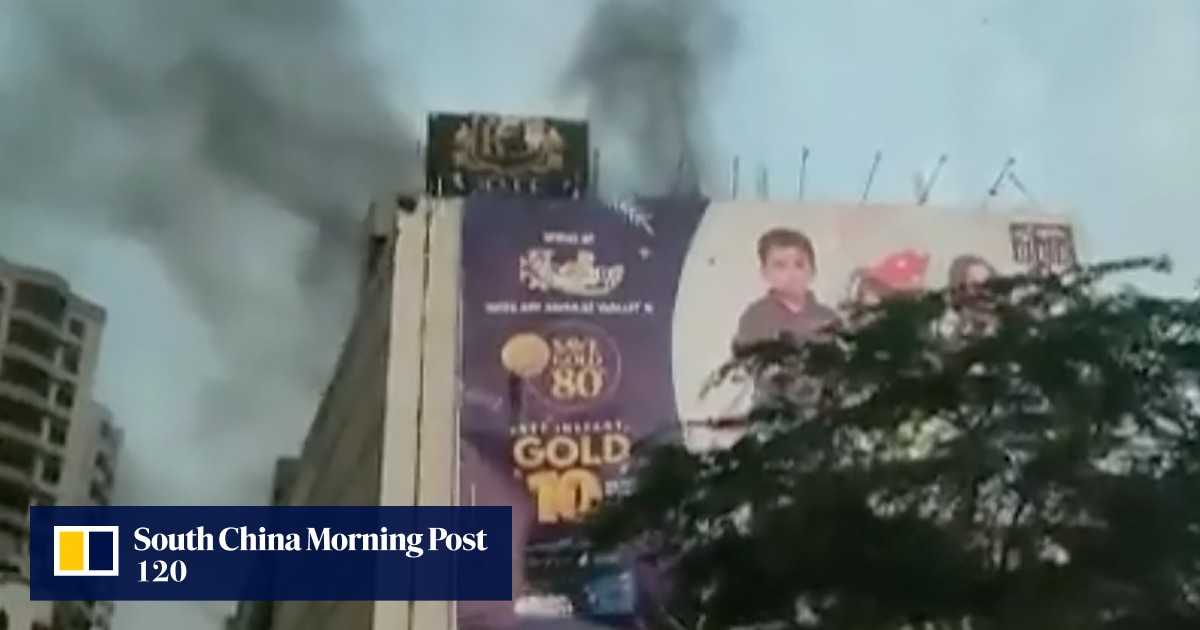 Pakistan shopping centre fire kills at least 9 in Karachi