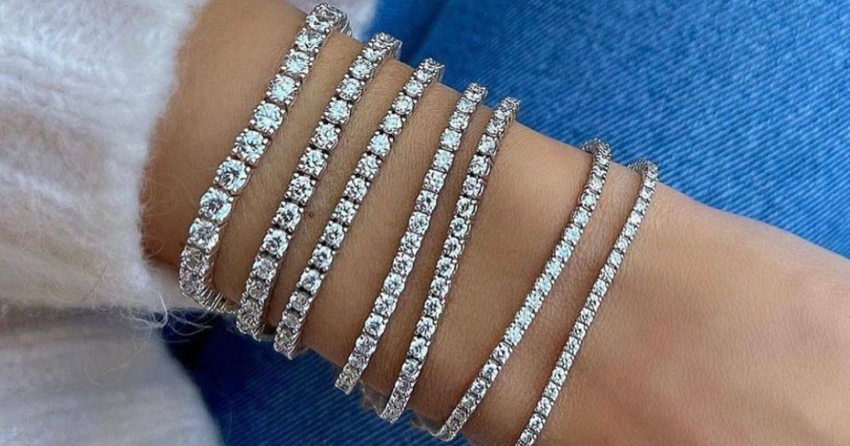 Shared by Latefa Anwr Find images and videos about nails gold and jewelry  on We Heart It  the app to get   Love bracelets Cartier love bracelet  Nail bracelet