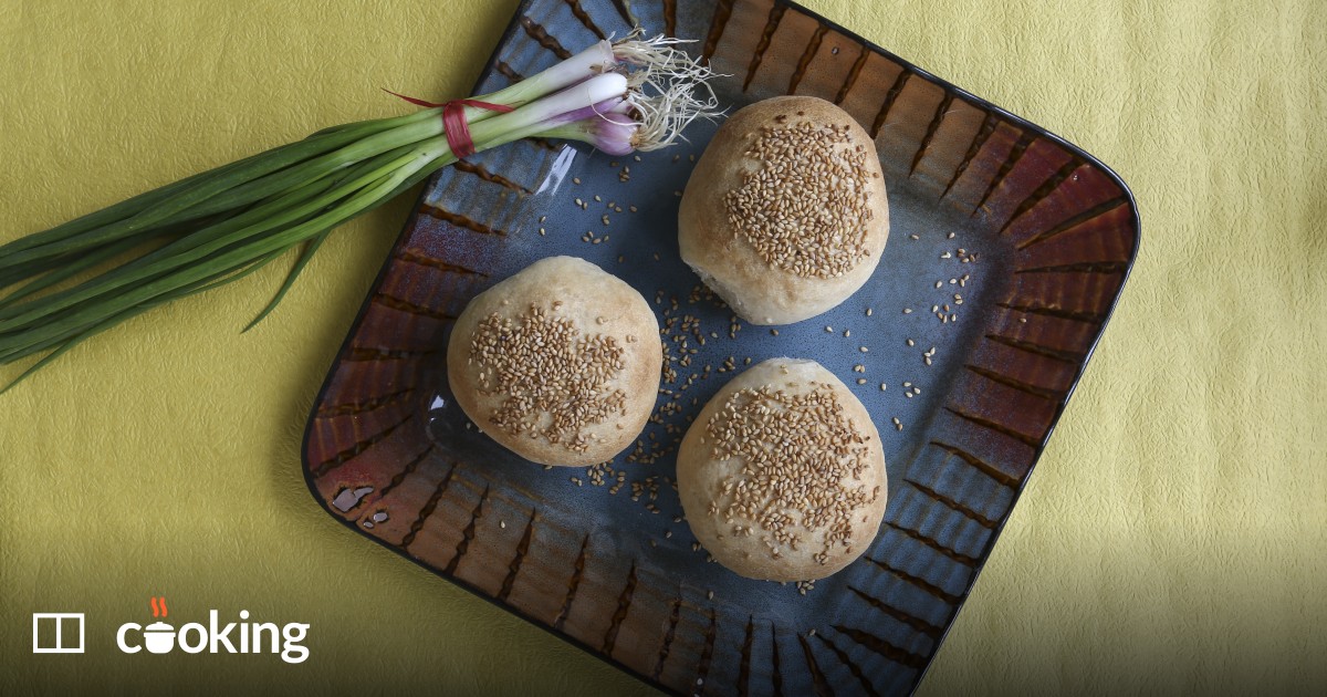 Taiwanese black pepper buns, a night market staple ... image of Taiwanese black pepper buns, a night market staple ...