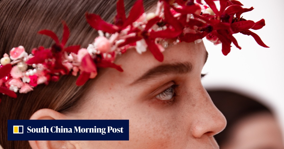 Headbands are having a moment thanks to poet Amanda Gorman; how to style the accessory worn by royalty, US first ladies and Bridgerton characters - Vimarsana News