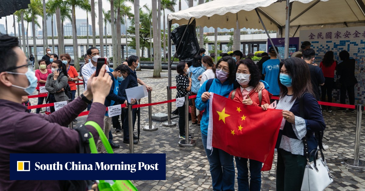Hongkongers brave drizzle to take part in National Security Education Day events - Vimarsana News