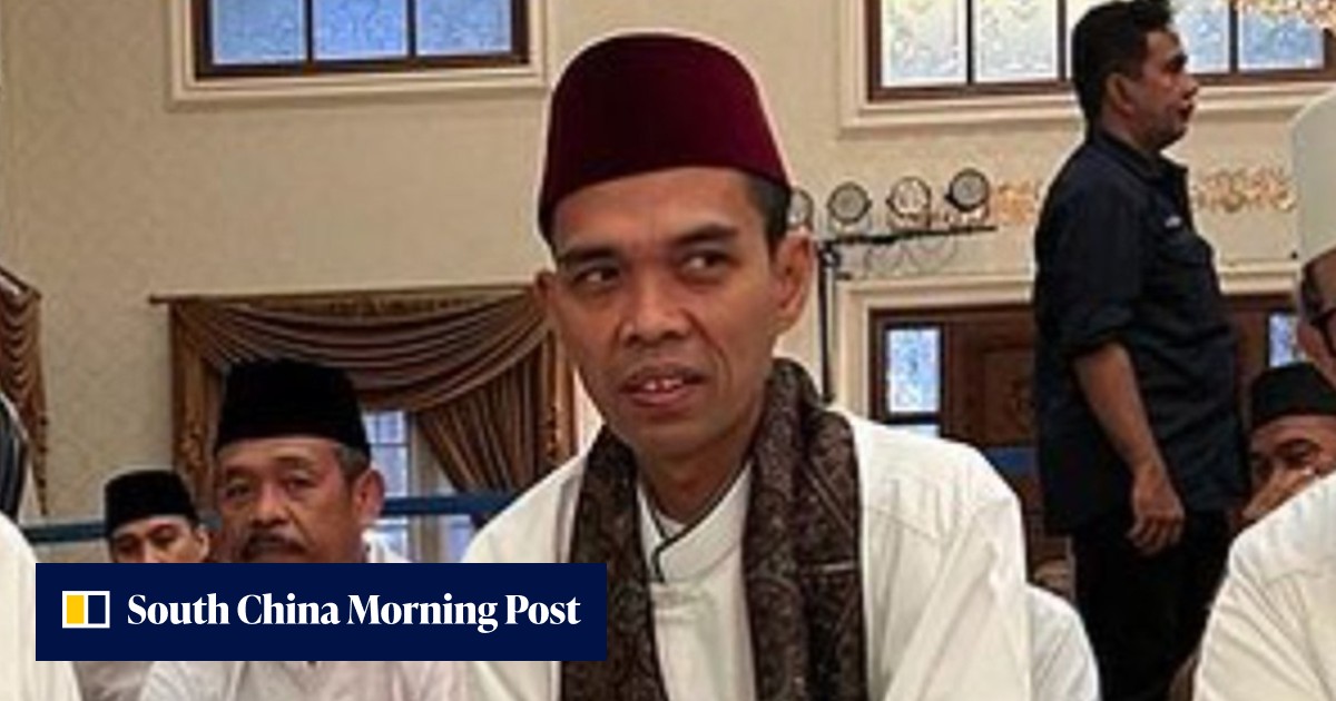 Singapore's PM Lee Hsien Loong spammed on Facebook by banned Indonesian cleric's fans - Vimarsana News