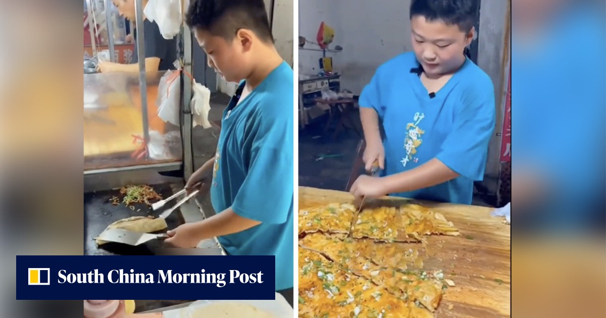 'No sweet without sweat': boy, 11, helping single dad run food stands for 17 hours a day during holidays praised for maturity, starts childhood debate - Vimarsana News