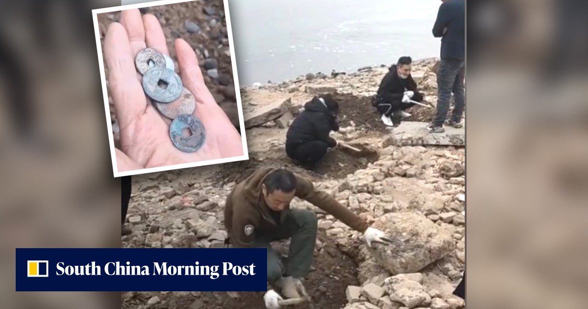 Amateur treasure hunters descend on Chinese city after summer record heatwave dries up riverbeds exposing precious relics - Vimarsana News