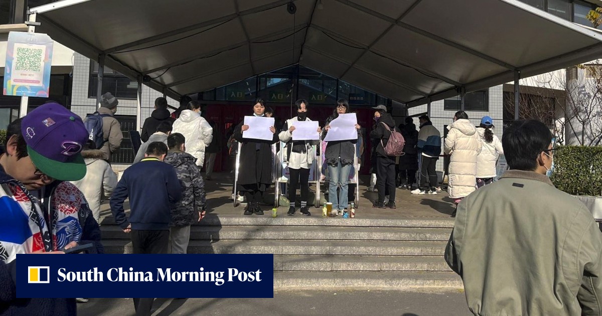 China's elite Tsinghua University meets students after weekend protest against Covid restrictions - Vimarsana News