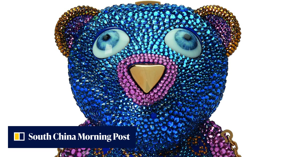 Why 2023 is the era of the wacky bag, from Gucci Gremlins and Thom Browne's dog-shaped Hector to JW Anderson's Pigeon clutch, carried by Sarah Jessica Parker in And Just Like That … - Vimarsana News
