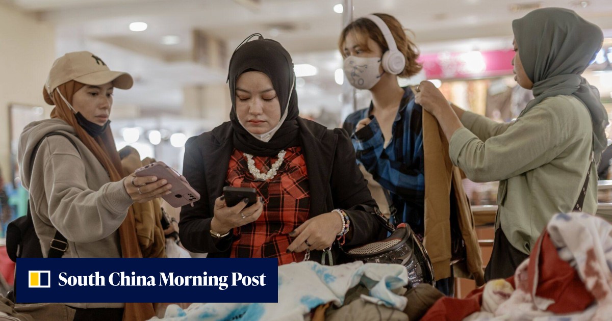 As Indonesia's President Joko Widodo vows to end 'thrifting', anxious shoppers snap up second-hand clothes - Vimarsana News