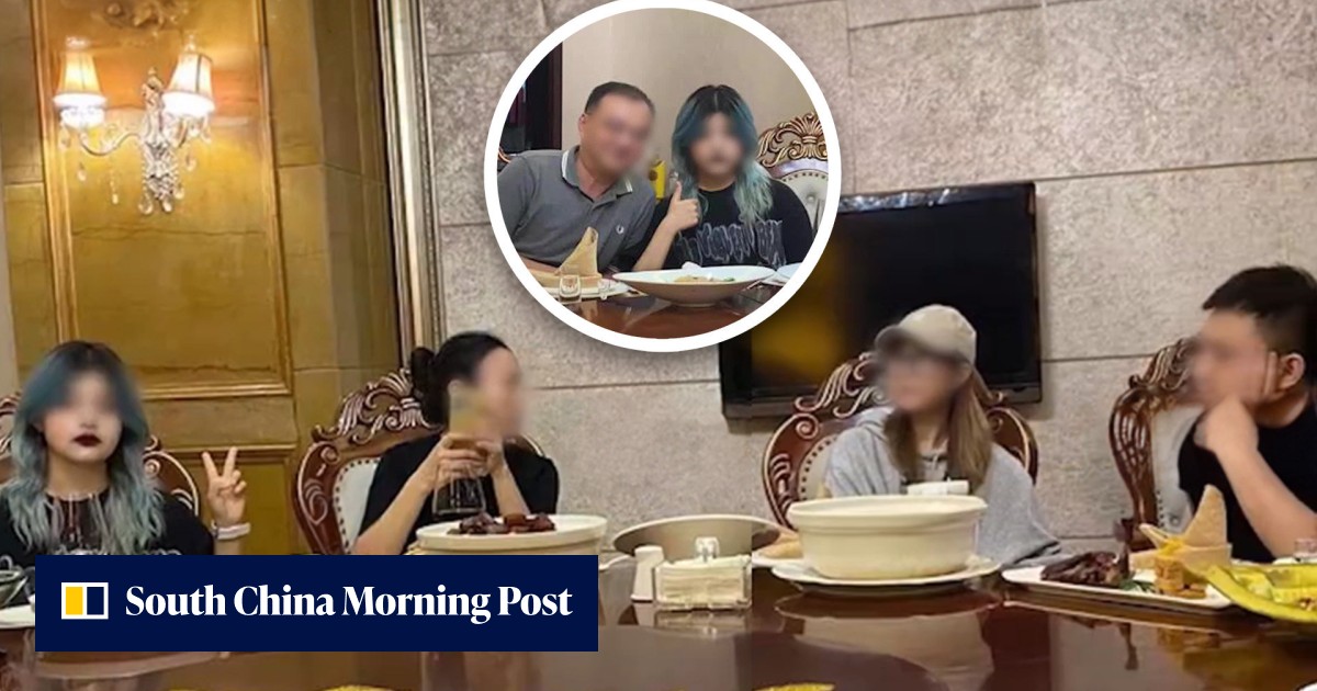 'Very tolerant of me': style of Chinese woman with blue hair, lip piercing and black lipstick embraced by relatives at family dinner, backed online - Vimarsana News
