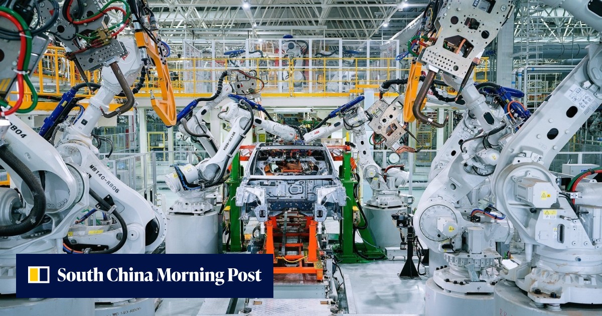 Tesla's Chinese rival Xpeng fits P7 electric saloon cars with fast-charging, short-range batteries to pass cost savings to customers - Vimarsana News