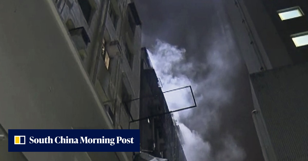 Hong Kong man makes death-defying leap from eighth-floor flat to an adjacent rooftop after fire breaks out in his building - Vimarsana News