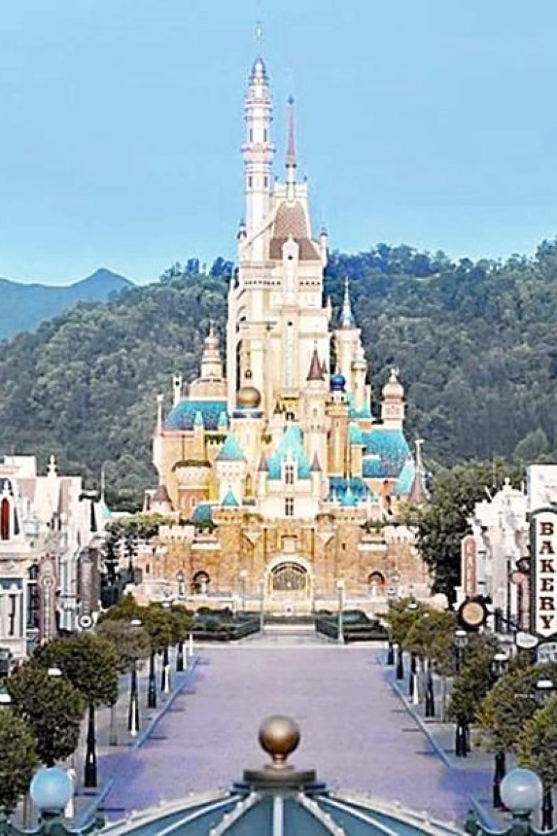 Magical Dreams: Hãy đắm mình trong một thế giới đầy mơ mộng và kì quặc với các nhân vật Disney yêu thích của bạn! Tại Disneyland, chúng tôi cam kết mang đến cho bạn những trải nghiệm đầy sắc màu và tính giải trí cao nhất. Hãy cùng chúng tôi tìm hiểu về những giấc mơ ma thuật và khám phá những điều kỳ diệu tại công viên!