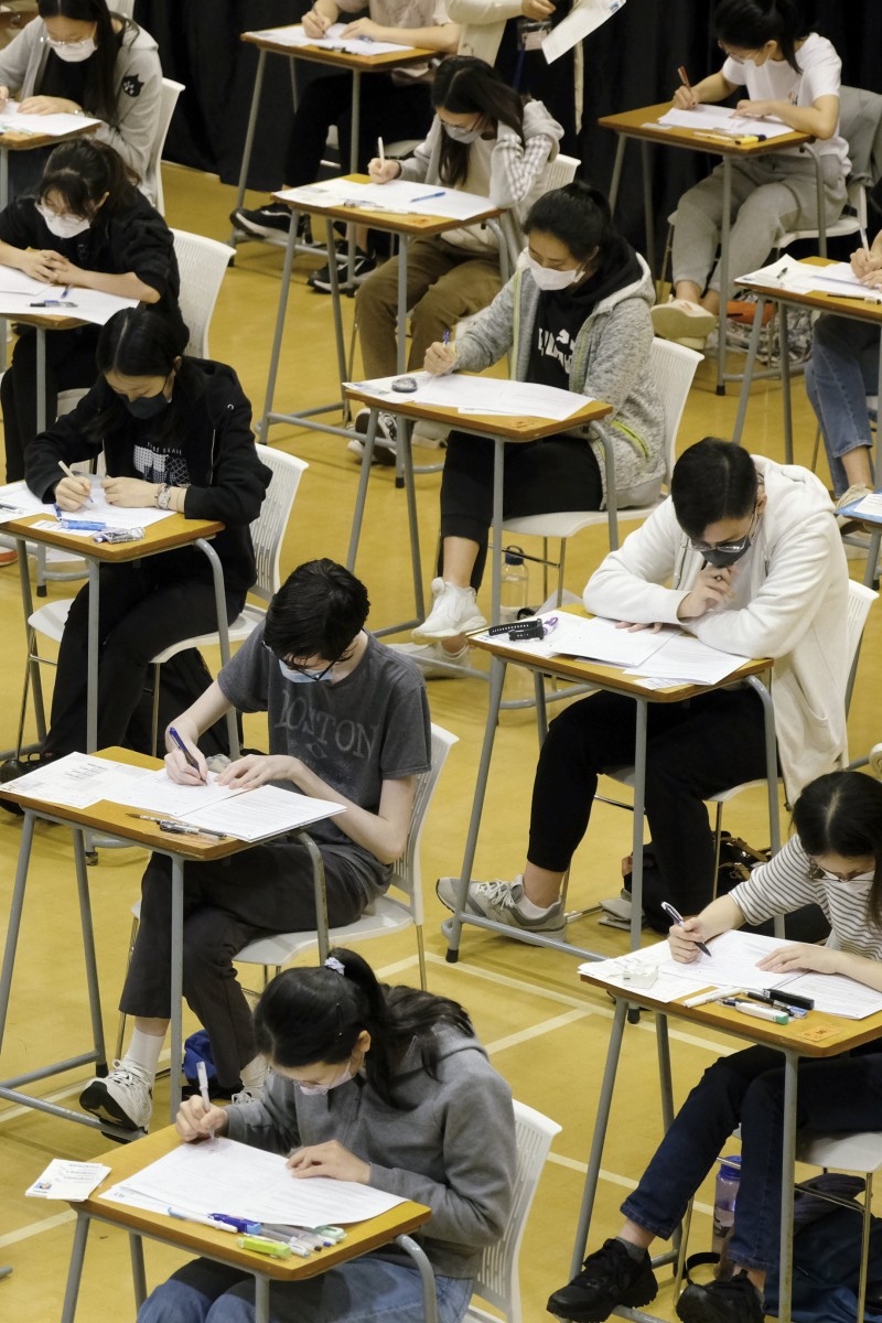Hong Kong teachers say DSE English exam candidates should not have been