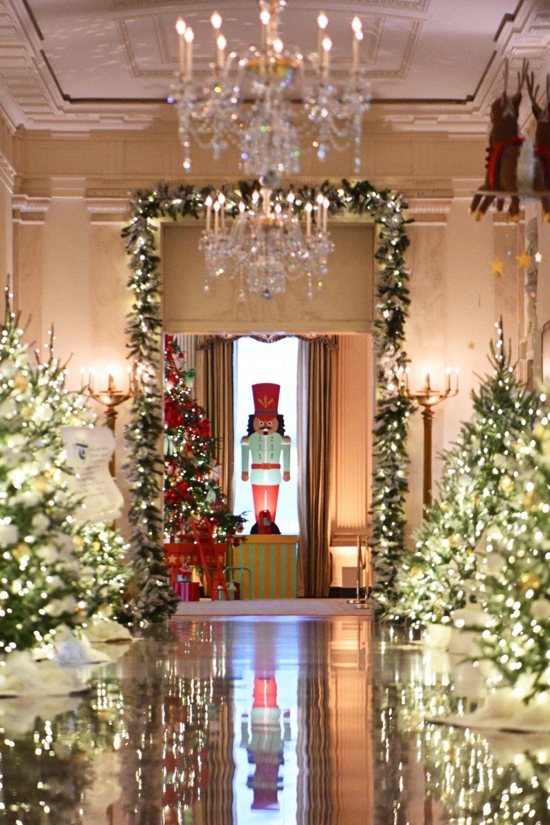 5minute listening White House Christmas decorations recreate the joy