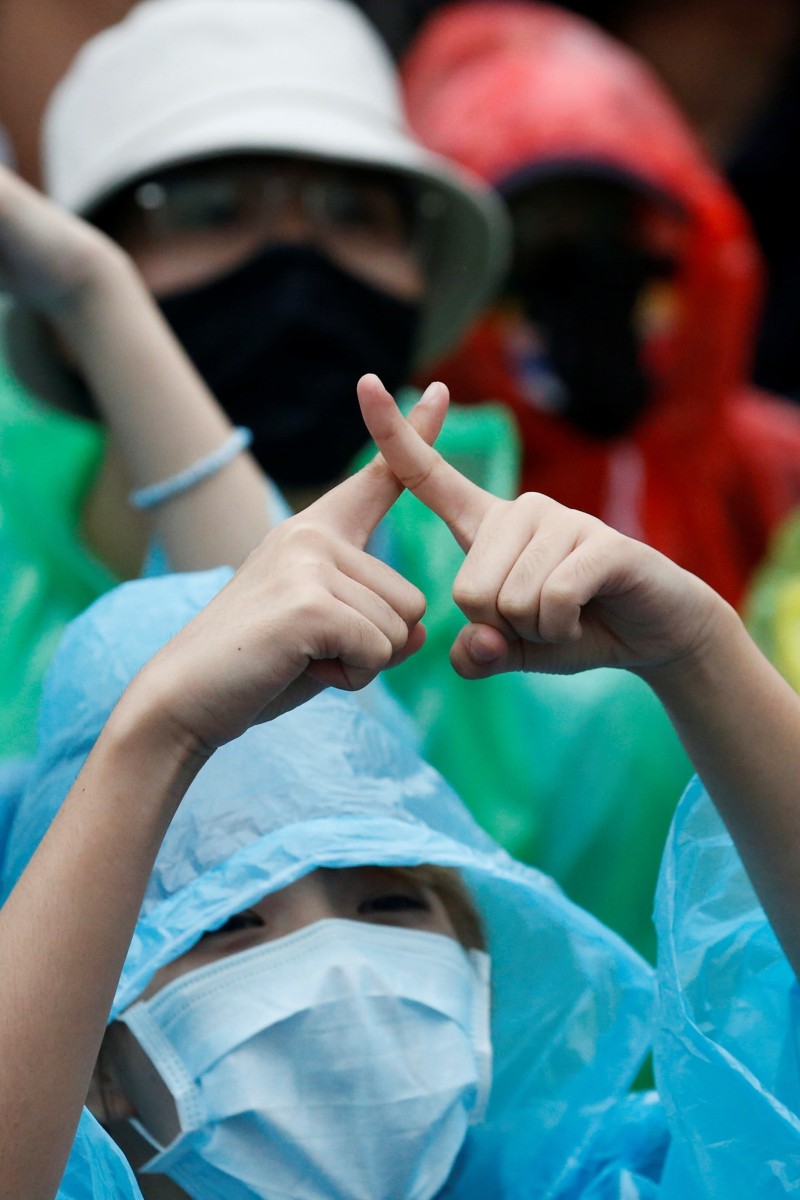 How Thais are running anti-government protests using hand signals - YP |  South China Morning Post