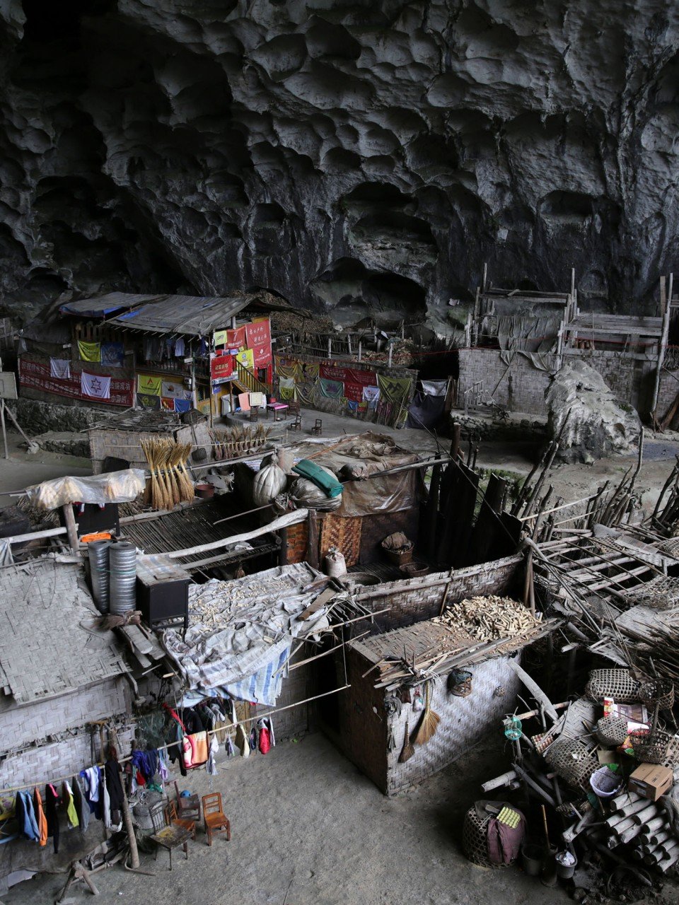 Inside China&#39;s last cave village, where people live in total darkness |  Goldthread