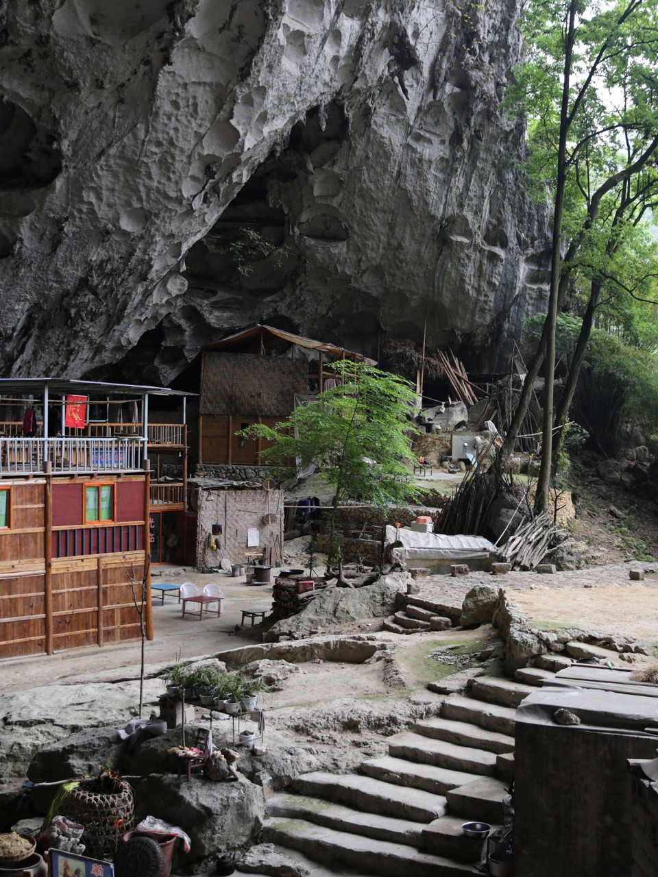 Inside China&#39;s last cave village, where people live in total darkness |  Goldthread