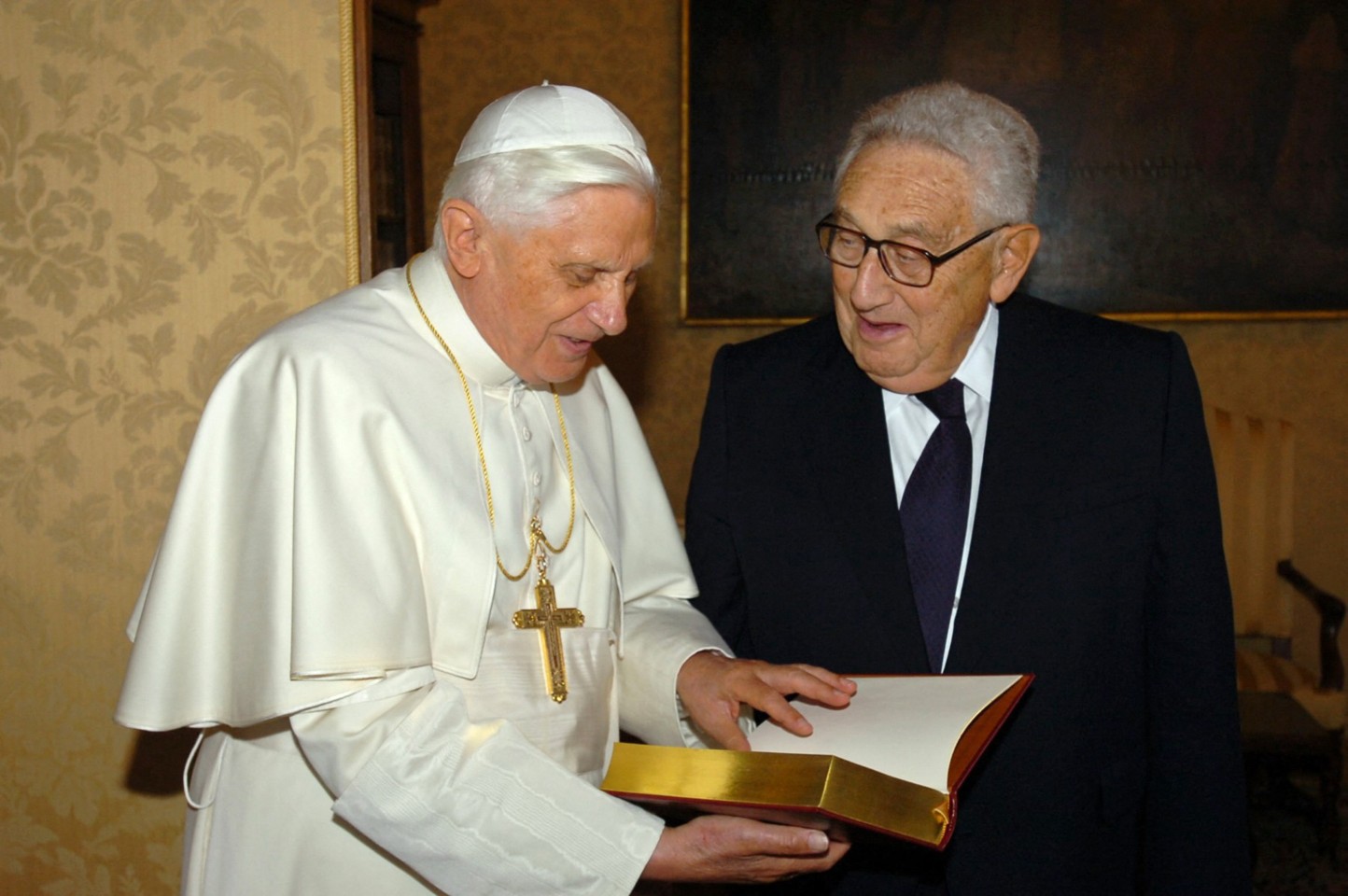 Pope Benedict XVI greets Henry Kissinger at his summer residence in Castelgandolfo in 2006. Photo: AFP